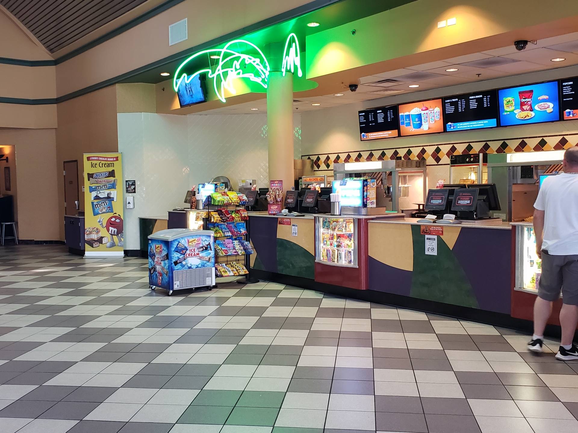 Regal Hollywood - Port Richey