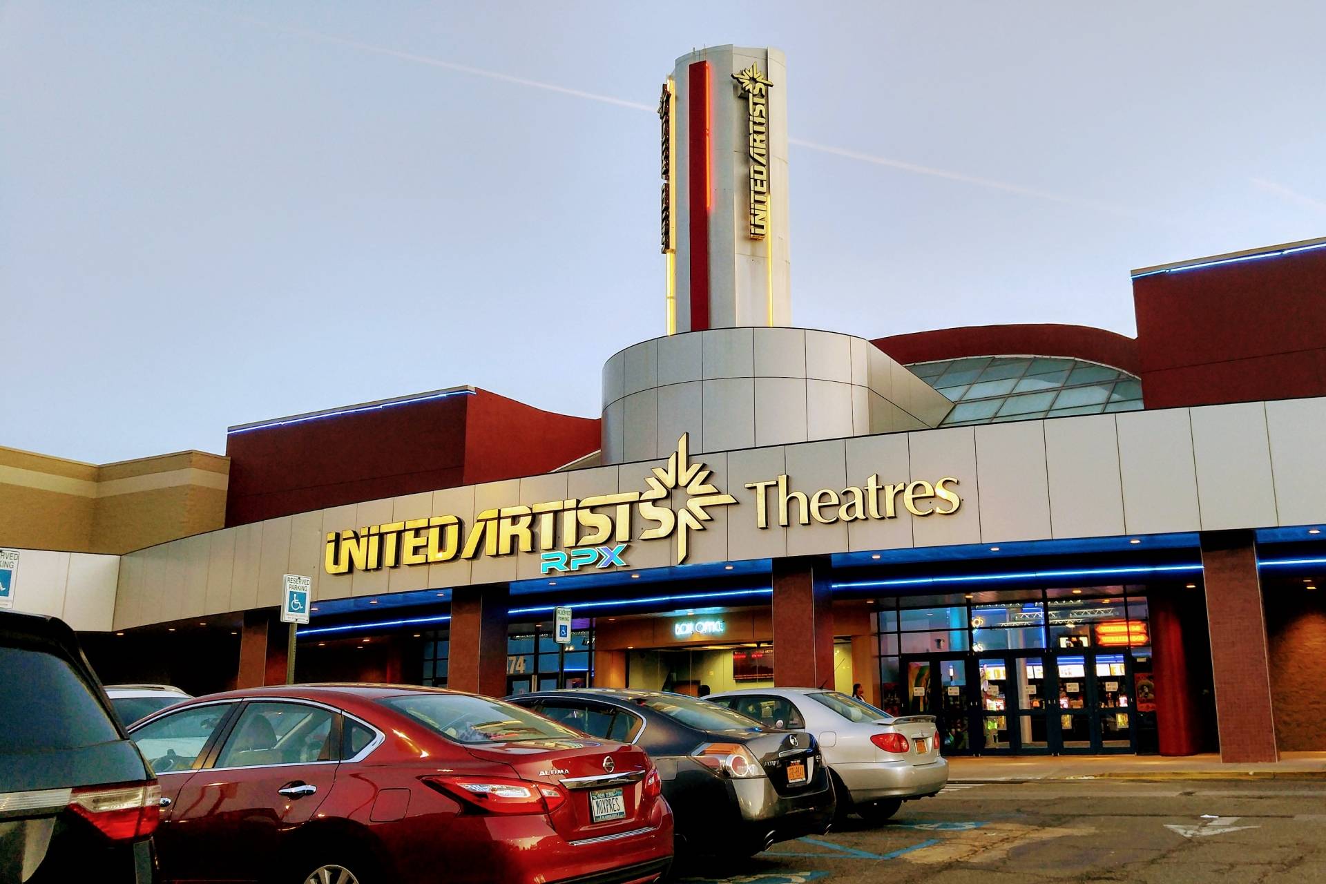 Regal UA Staten Island 4DX & RPX