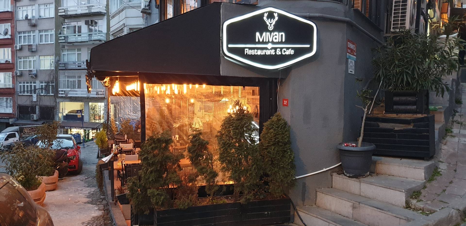 Mivan Restaurant Cafe
