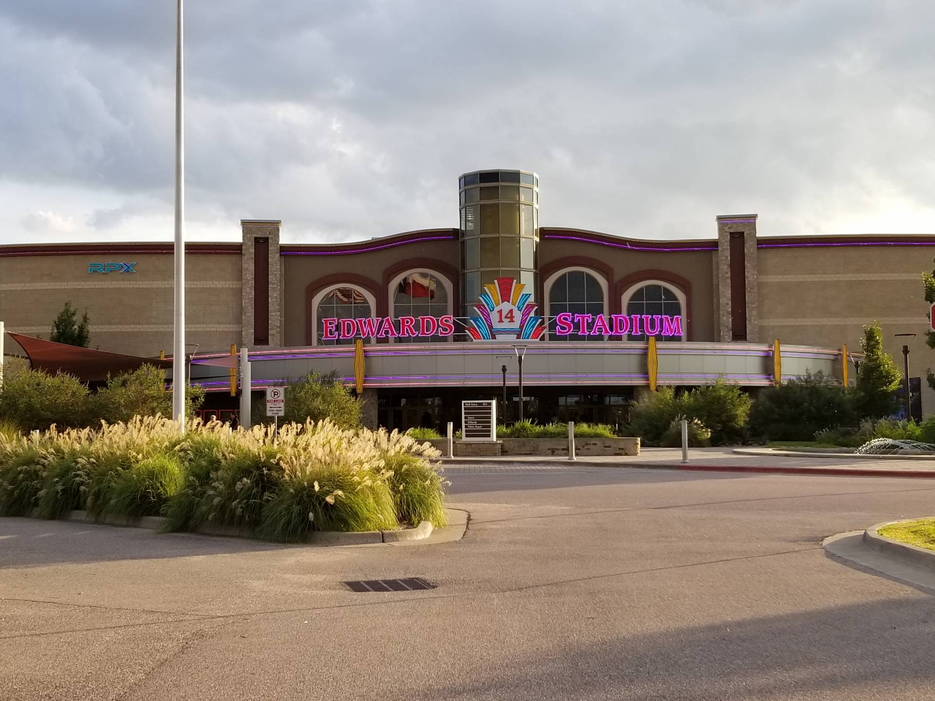 Regal Edwards West Oaks Mall & RPX