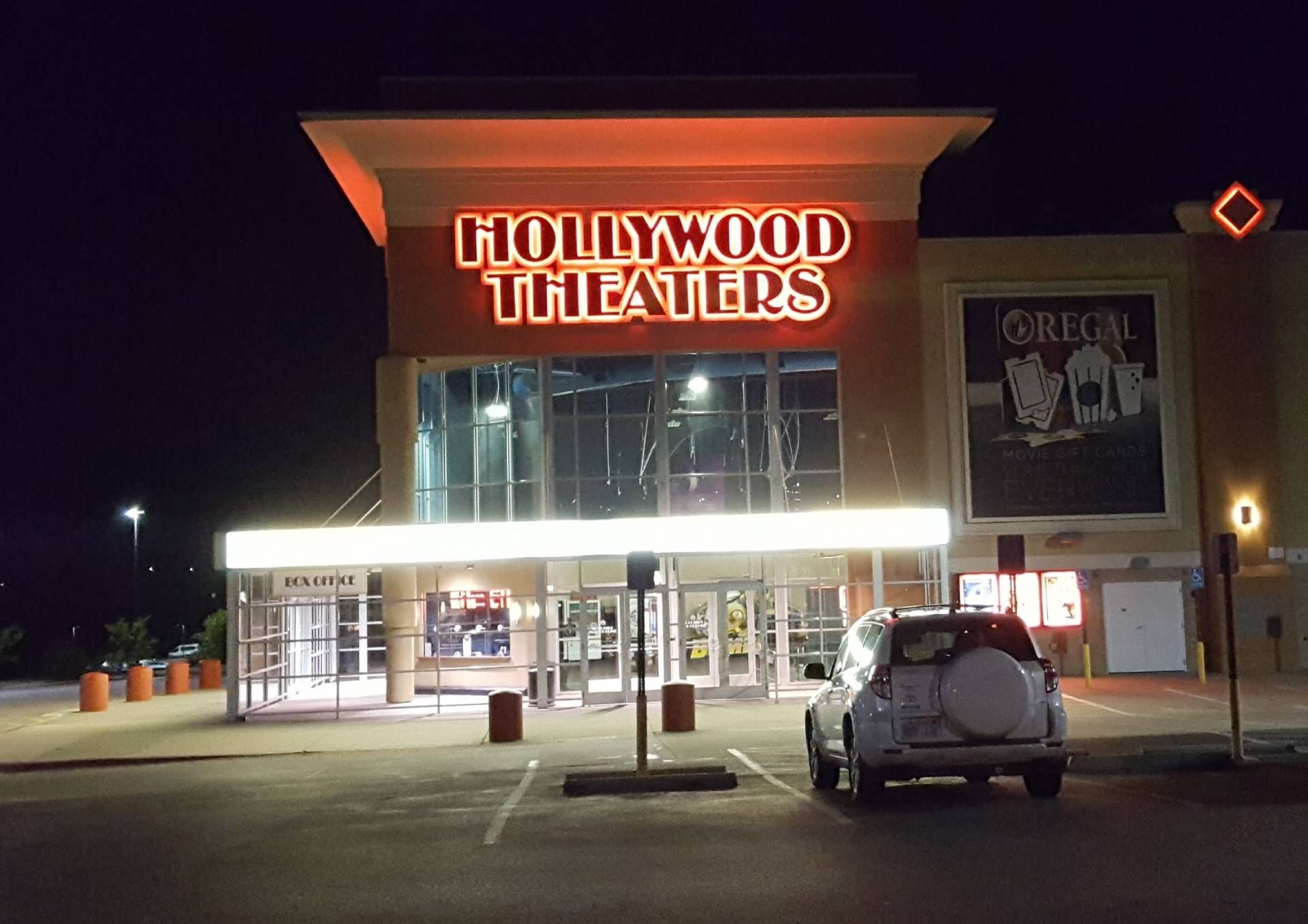 Regal Hollywood & ScreenX - Topeka