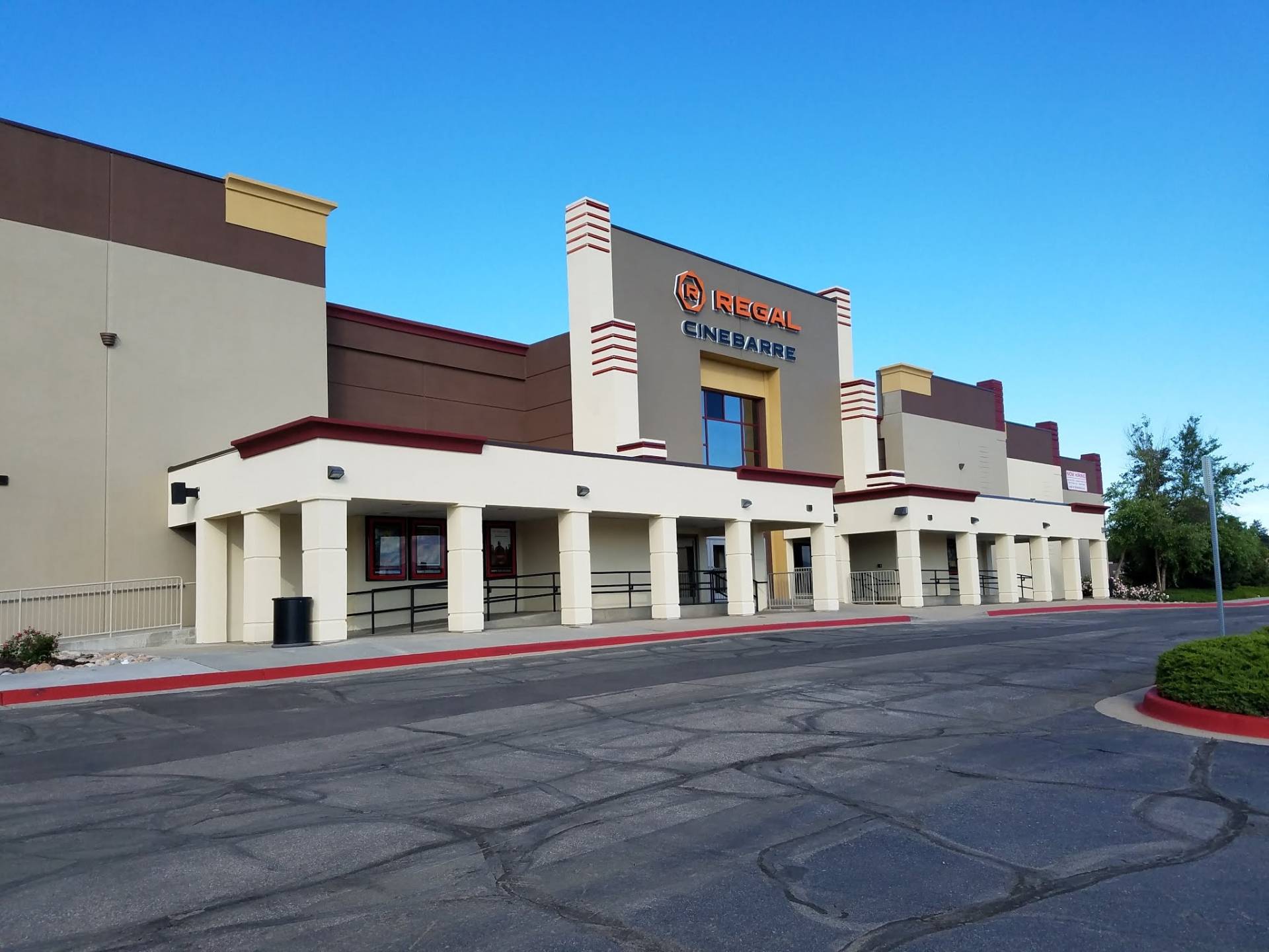Regal Cinebarre Greenwood Plaza