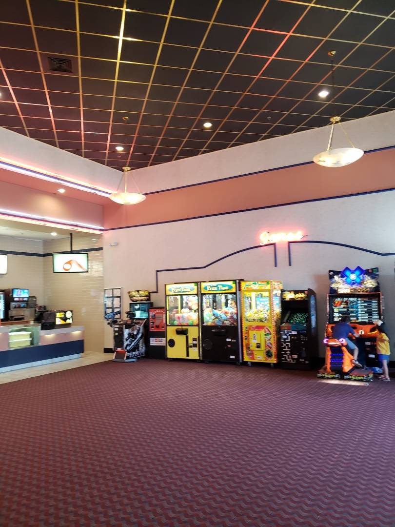 Regal Hollywood Cinemas - Gainesville