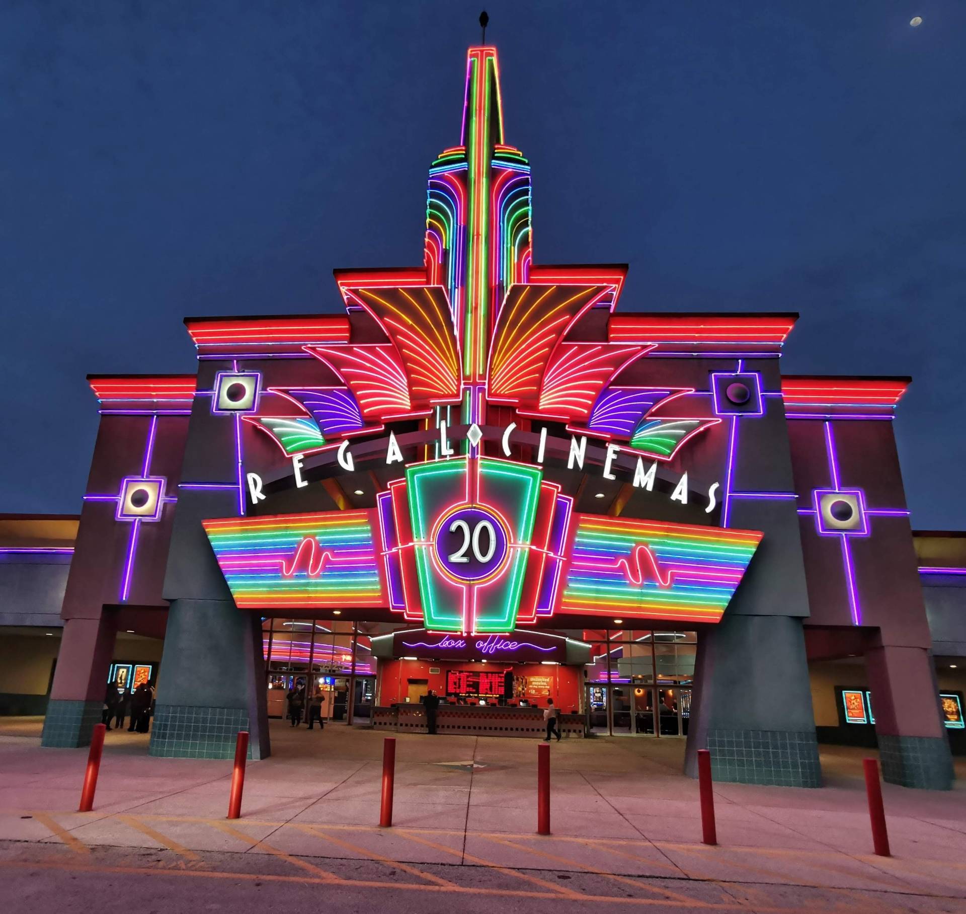 Regal Avenues 4DX & RPX