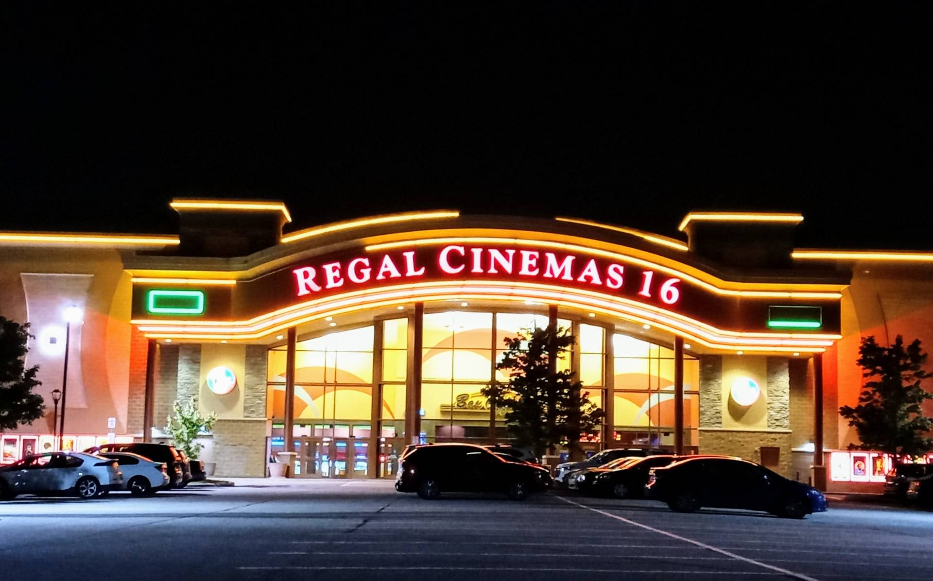 Regal Deerfield Town Center & RPX