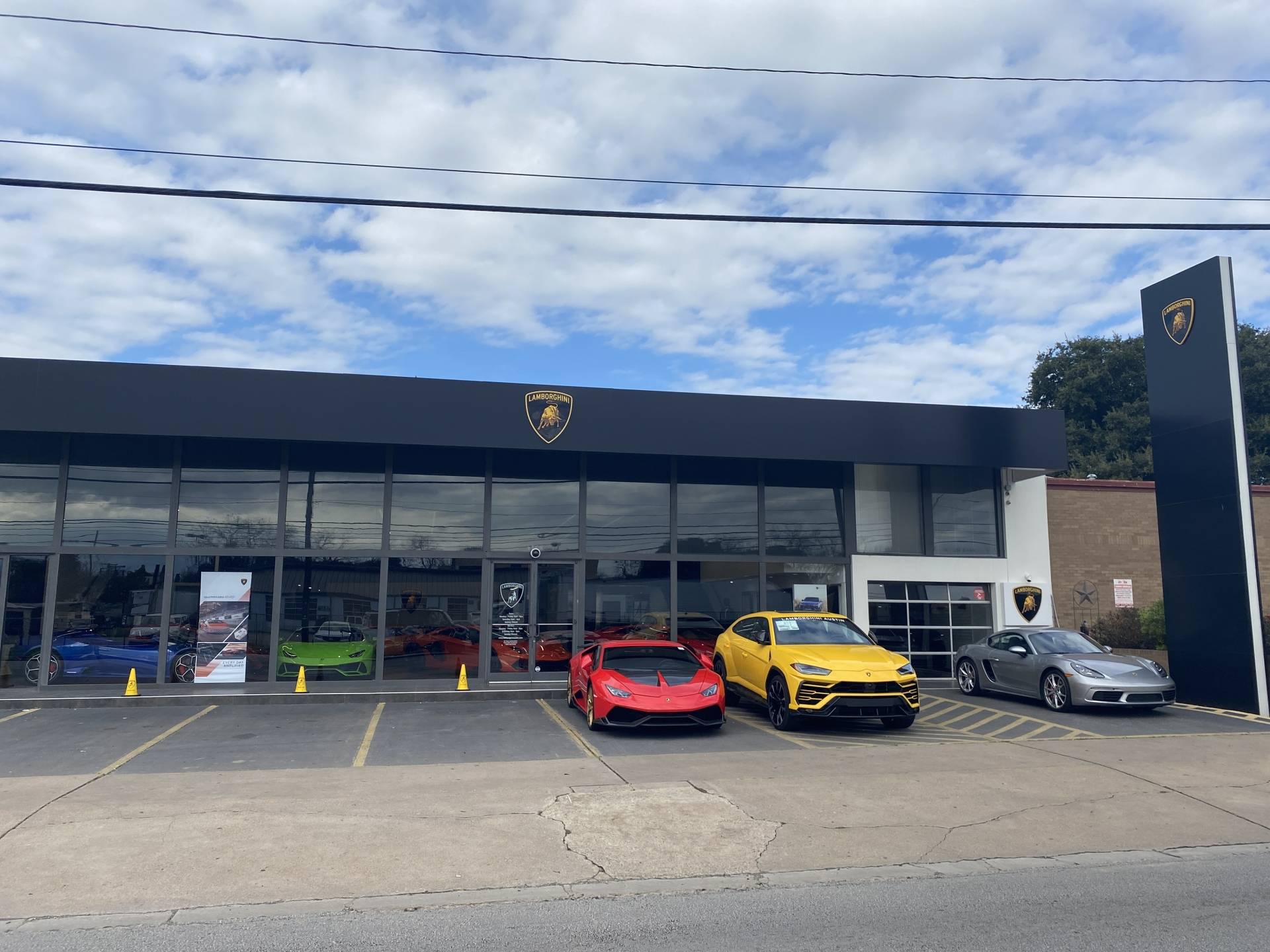 Lamborghini Austin in Austin: contact details, crypto payment methods