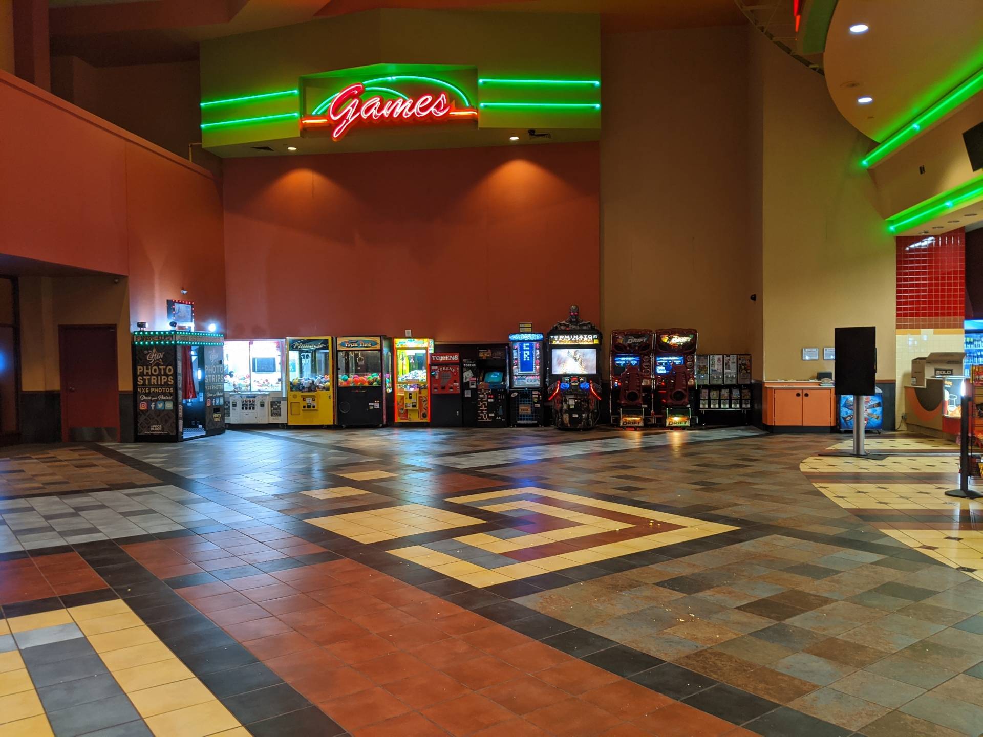 Regal Deerfield Town Center & RPX