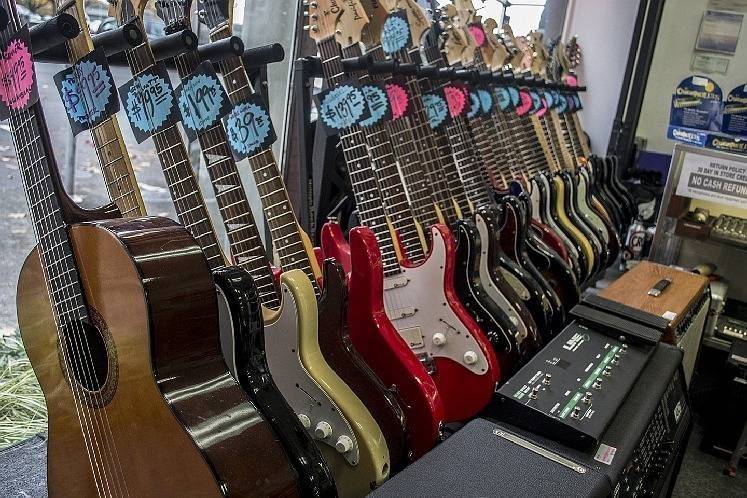 Briz Loan & Guitar