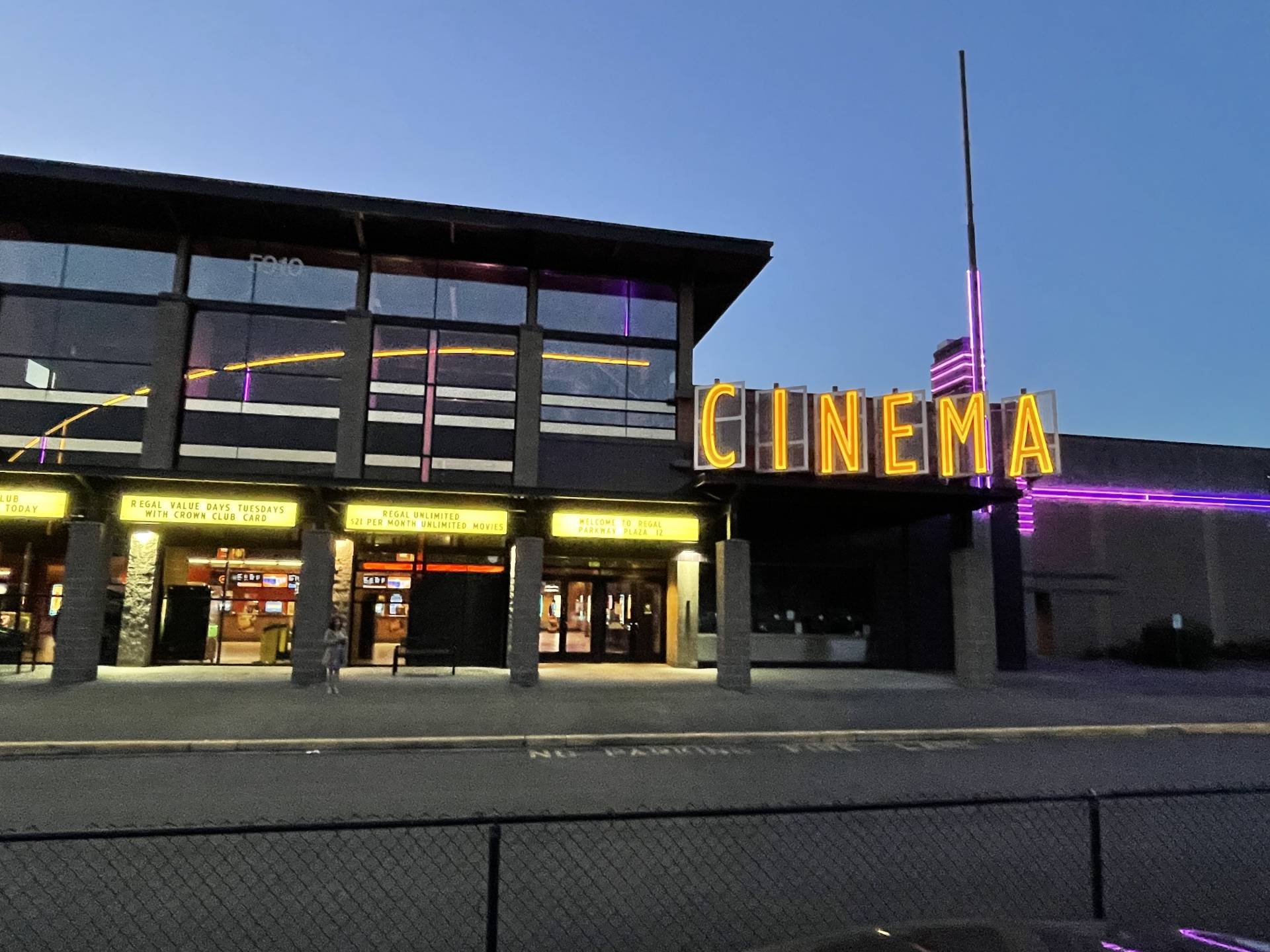Regal Parkway Plaza - Tukwila