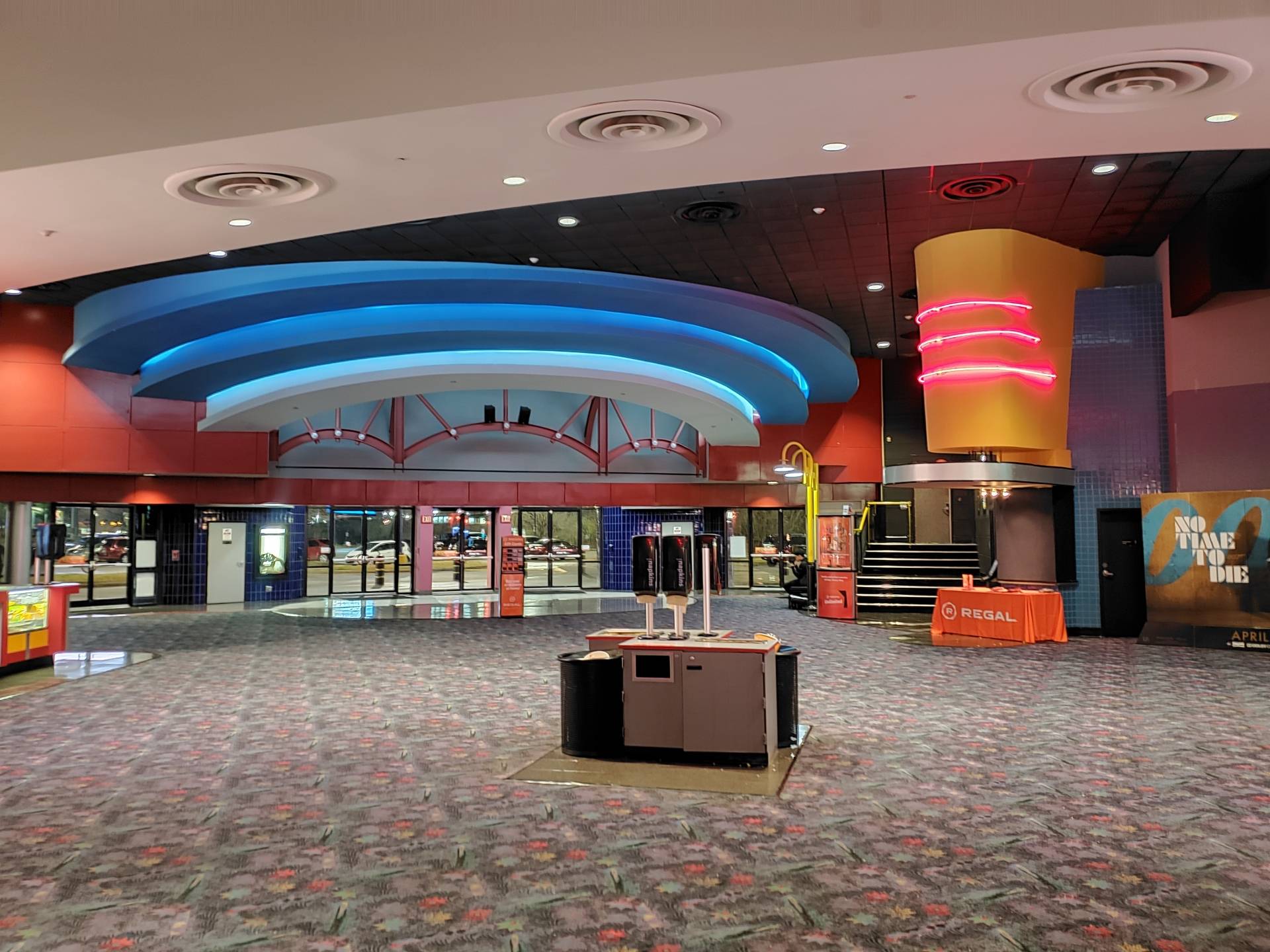 Regal UA Galaxy Theatre & ScreenX - Dallas