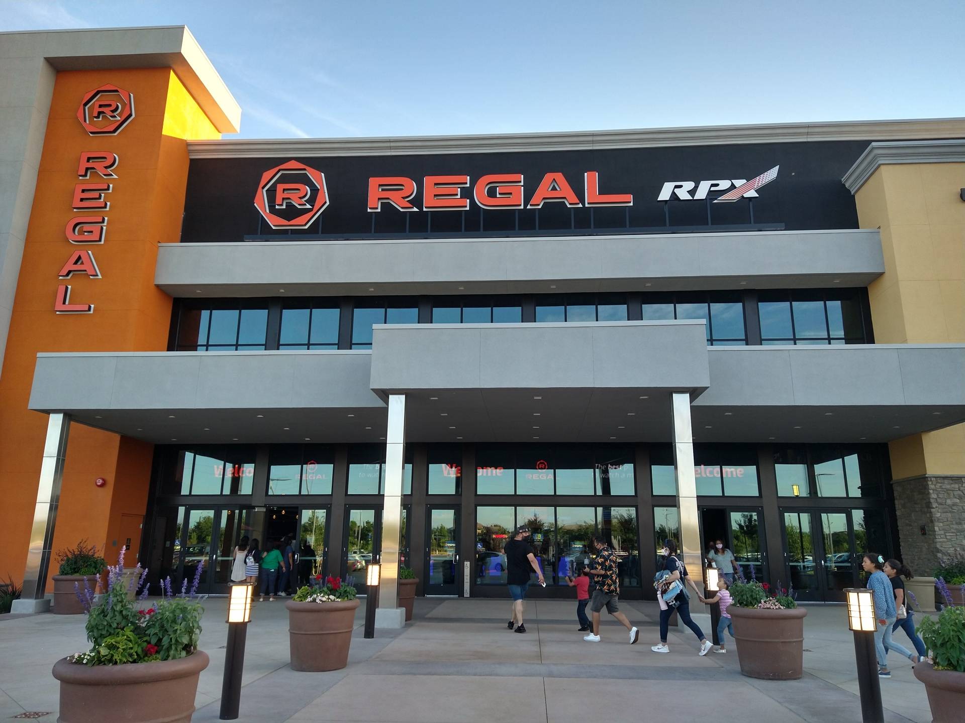 Regal Marketplace @ El Paseo & RPX