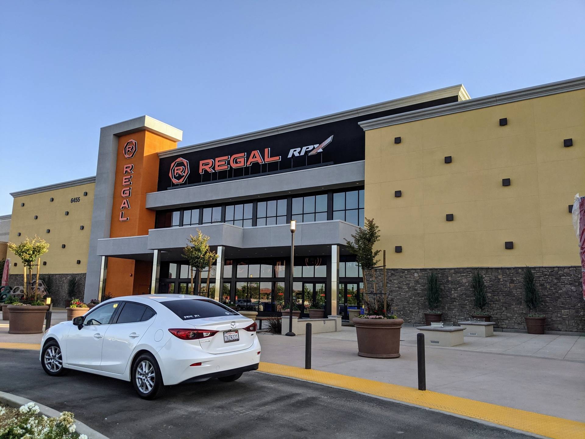 Regal Marketplace @ El Paseo & RPX